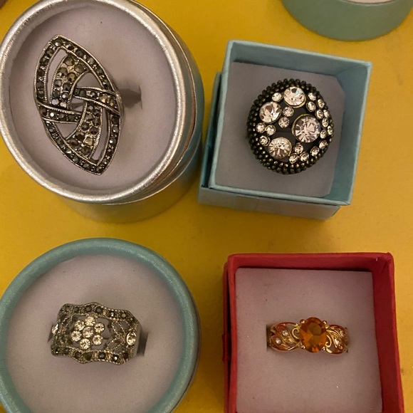 Lot of 4 Vintage Costume Rings.. - Picture 1 of 5